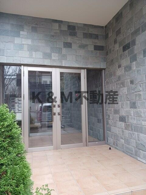 クレメントガーデンのエントランス|毎日通るエントランスはこのようになっています