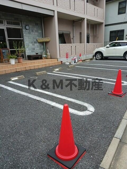 クレメントガーデンの駐車場|駐車場があるので、車を買う予定の方も安心です