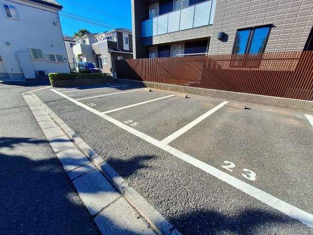 グリーンリーブズ稲荷山の駐車場