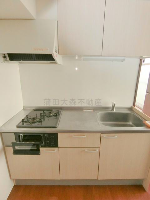 広田エンゼルハイム大鳥居第二のキッチン|2口ガスコンログリル付きシステムキッチン