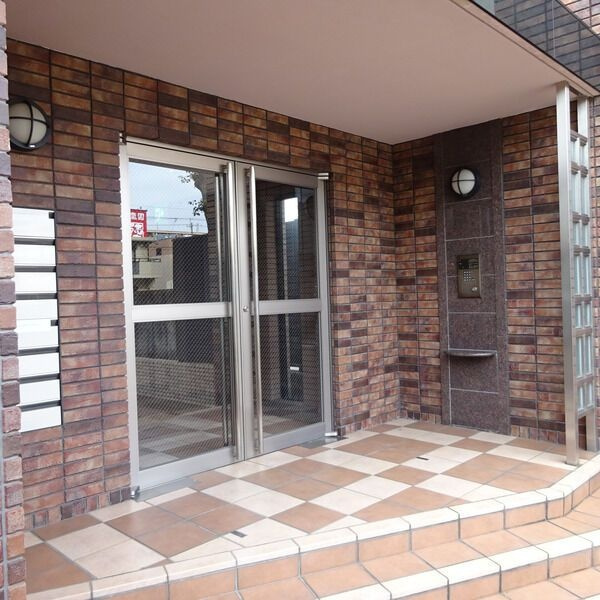 ポーロニア柳原のエントランス