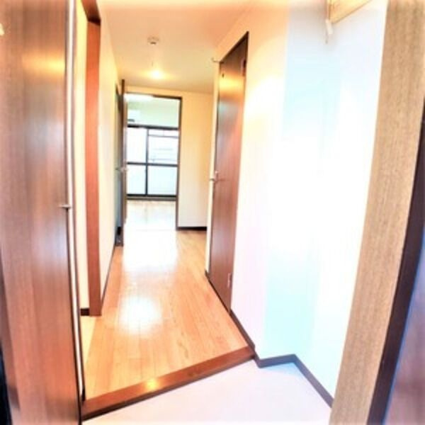 ポーロニア柳原の玄関