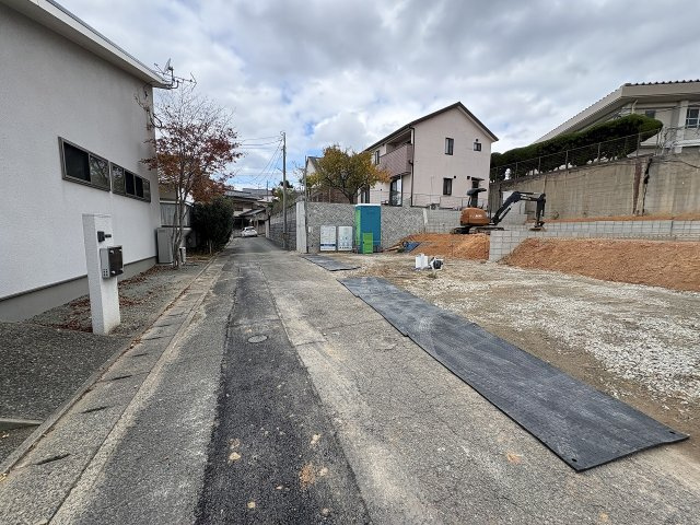 【その他】 | 福岡市東区舞松原5丁目4期　2号棟（全1棟）【仲介手数料無料・0円】 | 現地写真。前面道路です。