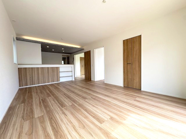 【居間・リビング】 | 福岡市東区舞松原5丁目4期　2号棟（全1棟）【仲介手数料無料・0円】 | 施工例。施工例は完成時と異なる場合があります。