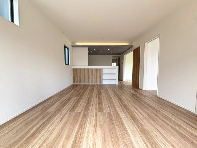 【居間・リビング】 | 福岡市東区舞松原5丁目4期　2号棟（全1棟）【仲介手数料無料・0円】 | 施工例。リビングです。施工例は完成時と異なる場合があります。