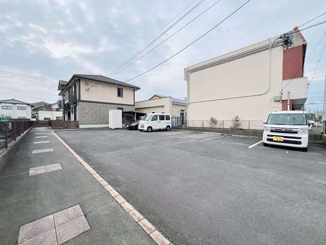 アヴァンセの駐車場