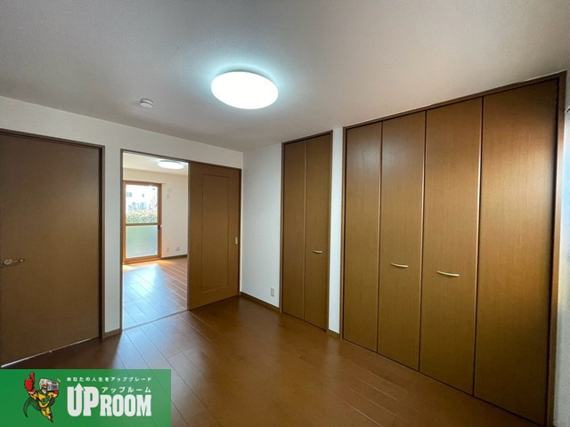 ファミール南山 Aの洋室