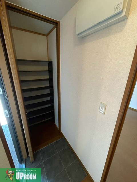 ファミール南山 Aの玄関