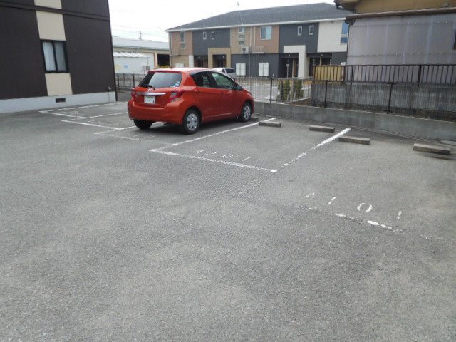 フレグランス小川Aの駐車場