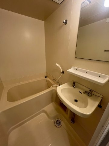 メゾンド上高丸の浴室