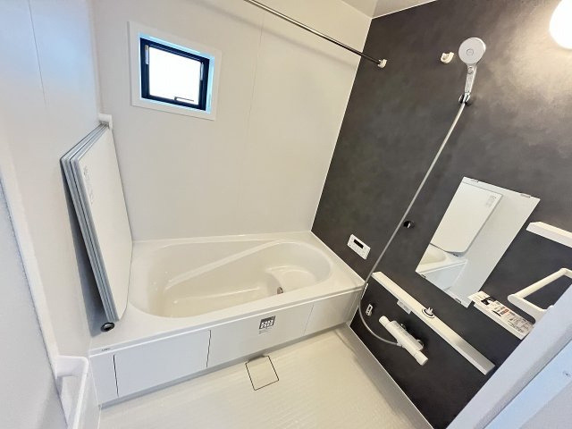 【浴室】 | 福岡市東区八田3丁目11期　2号棟（全2棟）【仲介手数料無料・0円】 | 現地写真。浴室です。