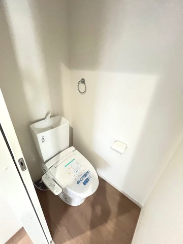 【トイレ】 | 福岡市東区八田3丁目11期　2号棟（全2棟）【仲介手数料無料・0円】 | 現地写真。1階のトイレです。