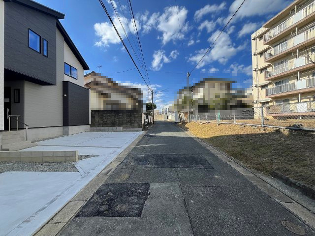 【その他】 | 福岡市東区八田3丁目11期　2号棟（全2棟）【仲介手数料無料・0円】 | 現地写真。前面道路です。