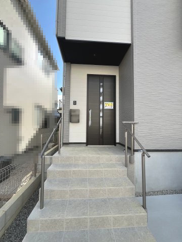 【玄関】 | 福岡市東区八田3丁目11期　2号棟（全2棟）【仲介手数料無料・0円】 | 現地写真。