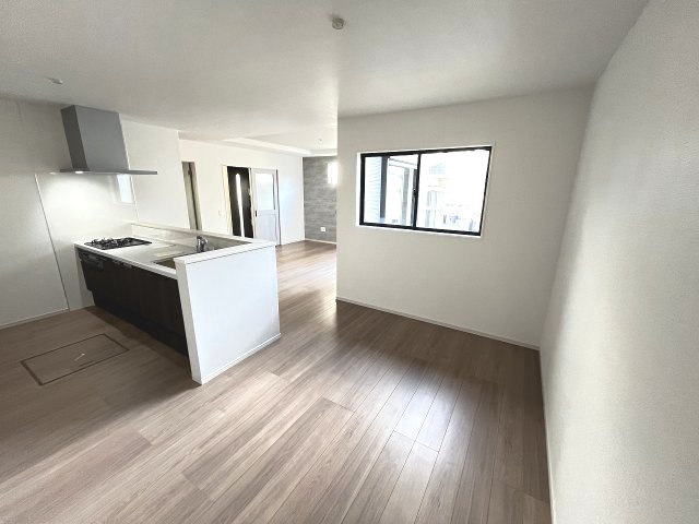 【居間・リビング】 | 福岡市東区八田3丁目11期　2号棟（全2棟）【仲介手数料無料・0円】 | 現地写真。