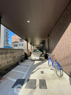 【駐車場】