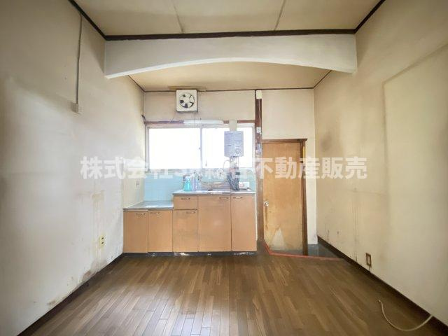 鷹殿町中古戸建のキッチン|明るいダイニングキッチンです♪