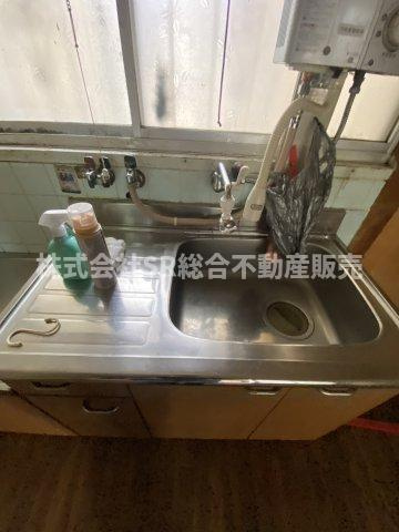 鷹殿町中古戸建のキッチン|洗い物をするには十分なスペースです。