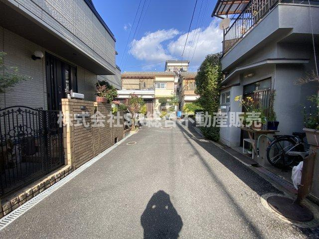 鷹殿町中古戸建の前面道路含む現地写真|前面道路含む現地写真です