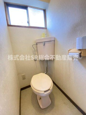 鷹殿町中古戸建のトイレ|シンプルで使いやすいトイレです