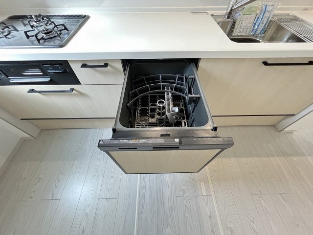 【キッチン】 | 福岡市東区千早2丁目5期　2号棟（全2棟）【仲介手数料無料・0円】 | 施工例。施工例は完成時と異なる場合があります。