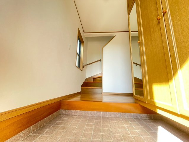 八街中古戸建の玄関