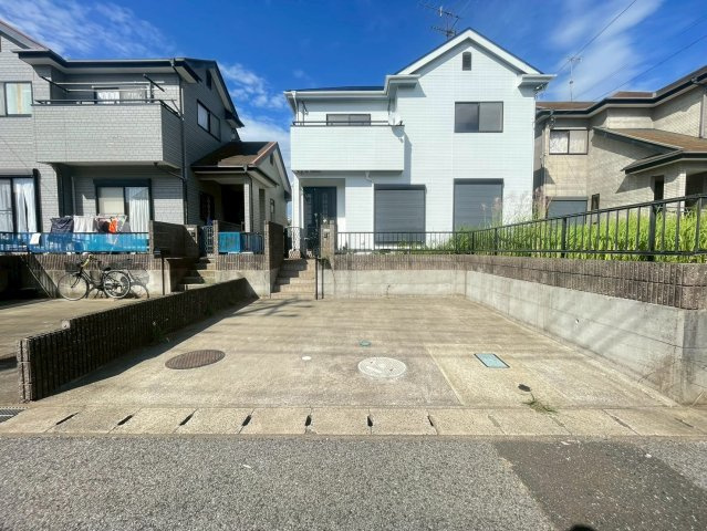 八街中古戸建の駐車場