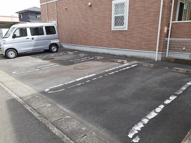 ラフィネ　ジェンテ　Ⅲの駐車場