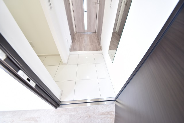 リブレスト三条リバーコートの玄関