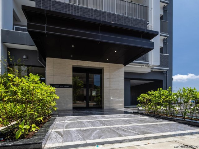 リブレスト三条リバーコートのエントランス