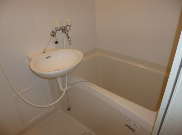 レオパレスアザレアの浴室