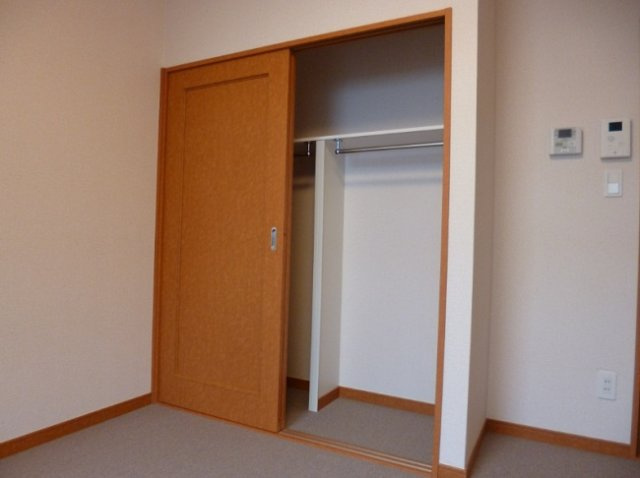 レオパレスアザレアの収納