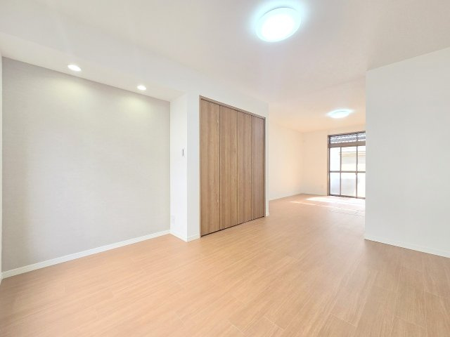 青梅市新町5丁目　リフォーム再生住宅の前面道路含む現地写真