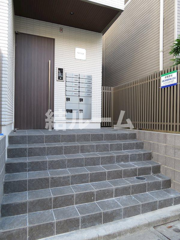 板橋区上板橋２丁目のアパートのエントランス