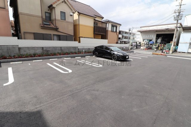東大阪市楠根３丁目のアパートの駐車場
