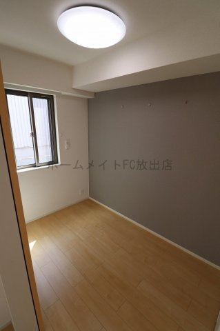 東大阪市楠根３丁目のアパートの洋室