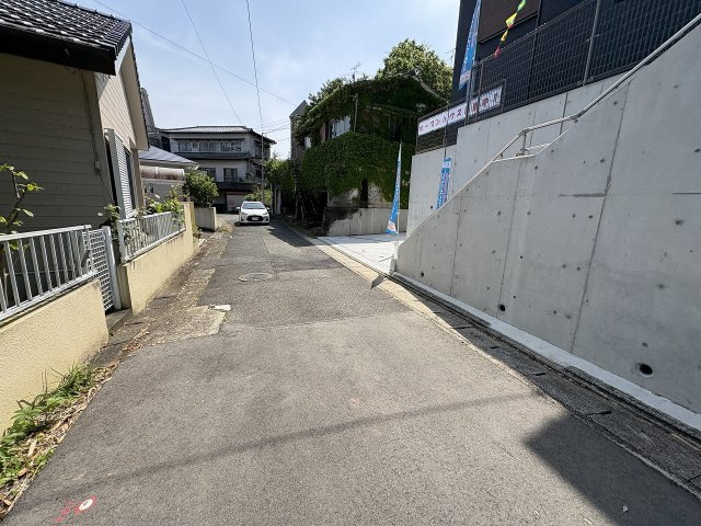 【その他】 | 福岡市東区香住ケ丘4丁目4期　1号棟（全1棟）【仲介手数料無料・0円】 | 現地写真。前面道路です。
