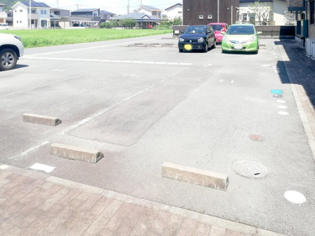 ボヌール・ソシアの駐車場|駐車スペースもあります☆