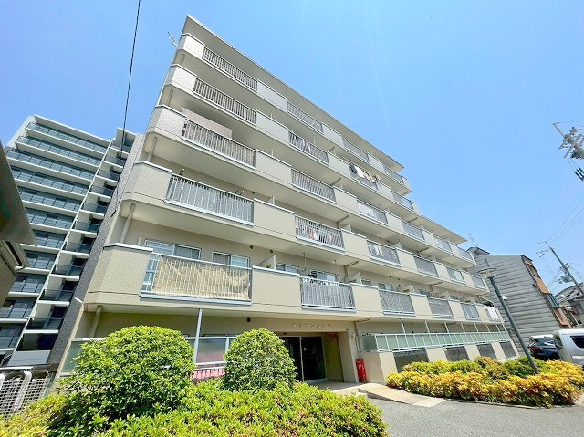 第2サンハイツの外観