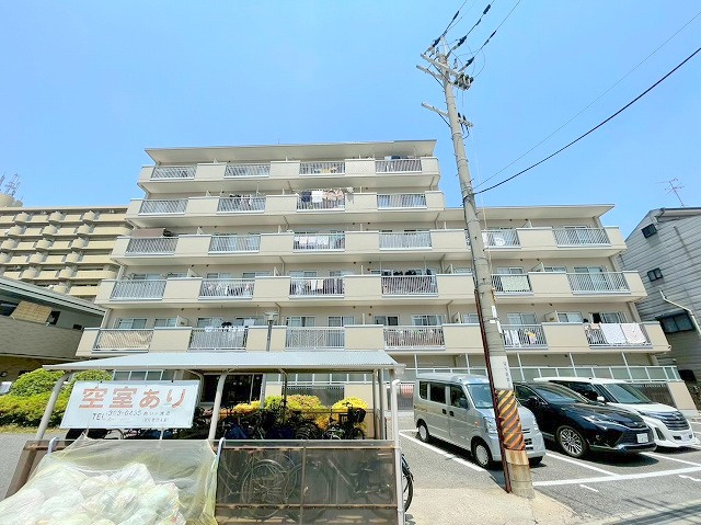 第2サンハイツの外観