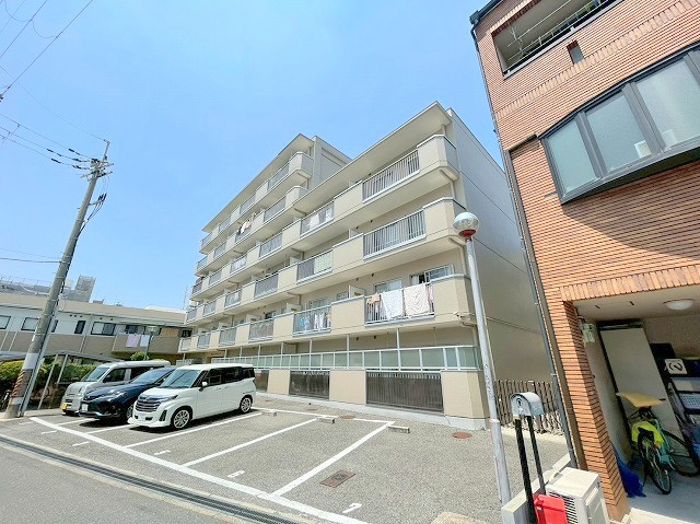 第2サンハイツの外観