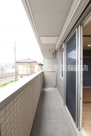 エヴァーラスティング千葉のバルコニー|布団もたくさん干せそうなバルコニーですね！