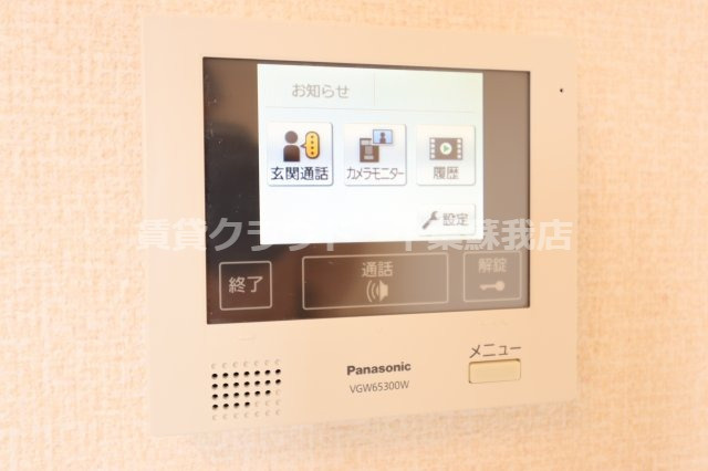 エヴァーラスティング千葉のセキュリティ|来訪者の顔が確認できるモニター付きインターホンは、オートロックにも連動しています！