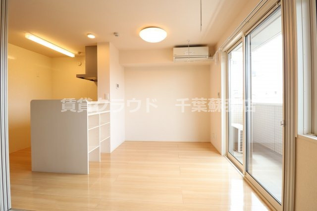 エヴァーラスティング千葉の居間・リビング