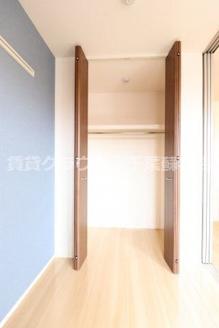 エヴァーラスティング千葉の収納|丈の長いコートなどもかけれるクローゼットです。