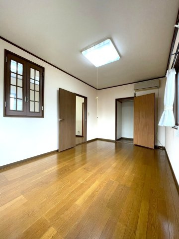 三条市月岡一丁目・中古戸建の洋室|2階には洋室あります♪クローゼット付き♪