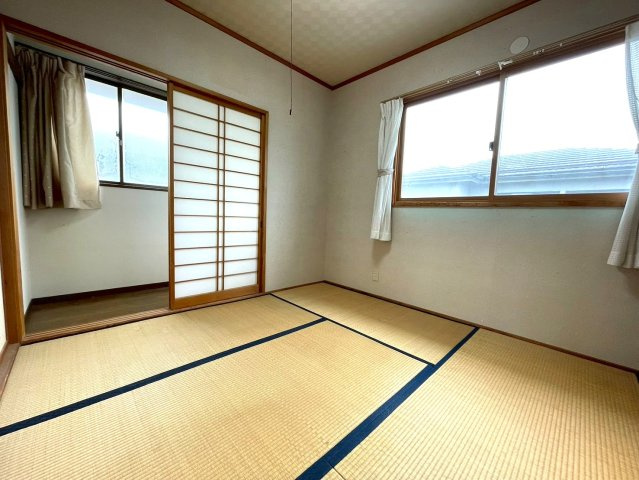 三条市月岡一丁目・中古戸建の和室|2階和室4.5帖です♪