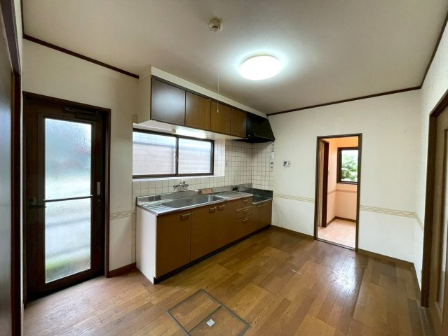 三条市月岡一丁目・中古戸建のキッチン|広々ダイニングキッチン♪