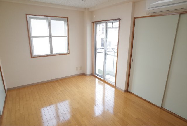 グリーン本山の居間・リビング