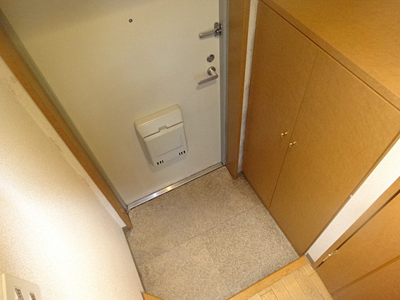 エスリード三宮フラワーロードの玄関